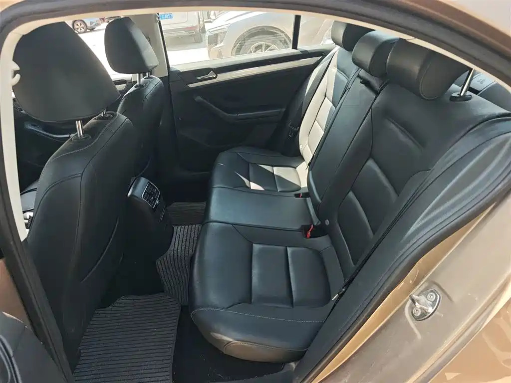 Volkswagen Sagitar 2015 1.6L Automatic Comfort фото 15