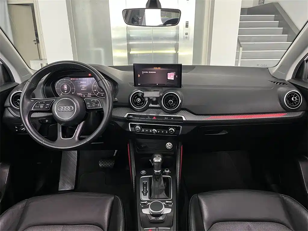 AUDI Q2L E TRON