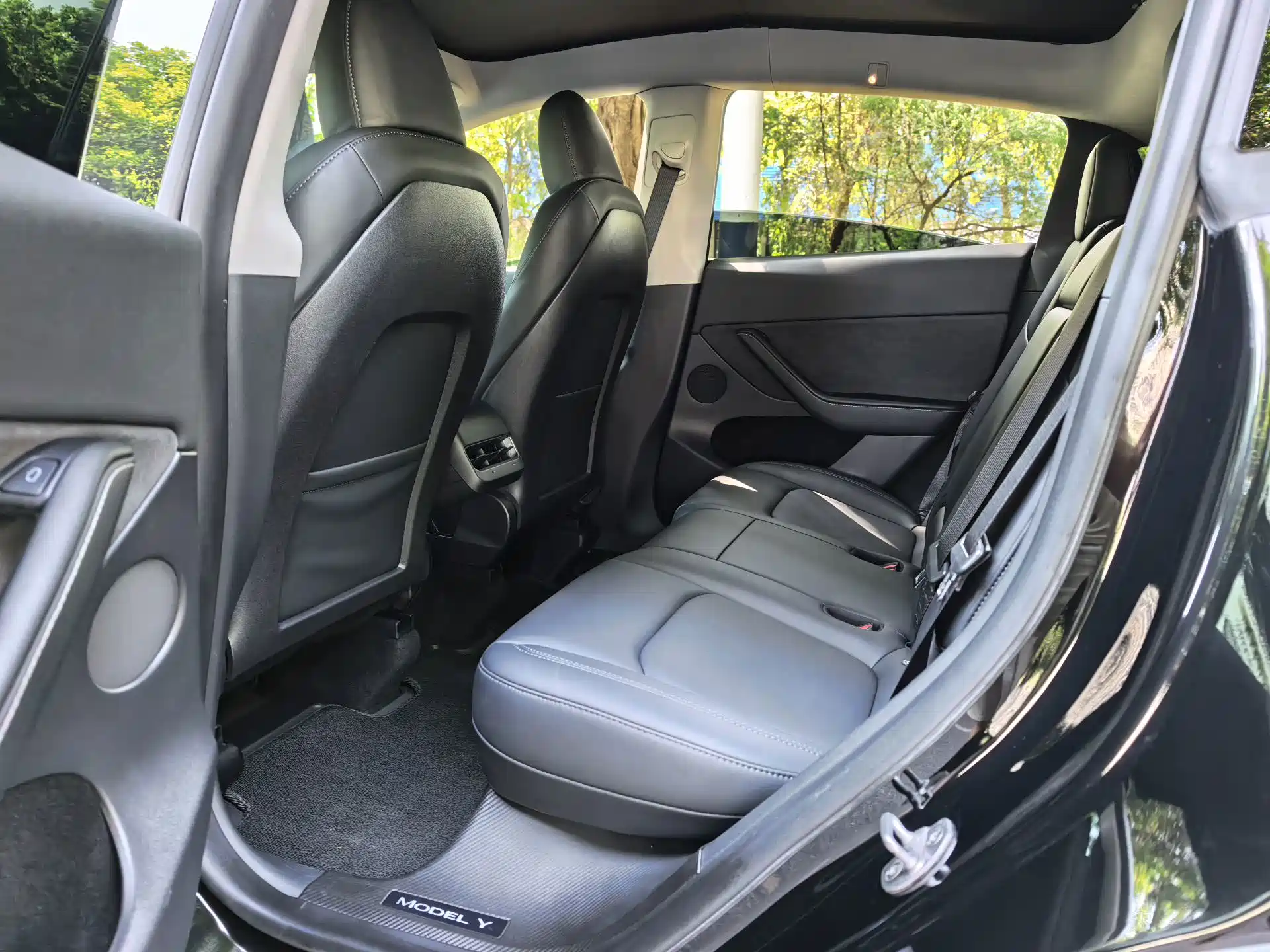 Photo 9 - Tesla Model Y