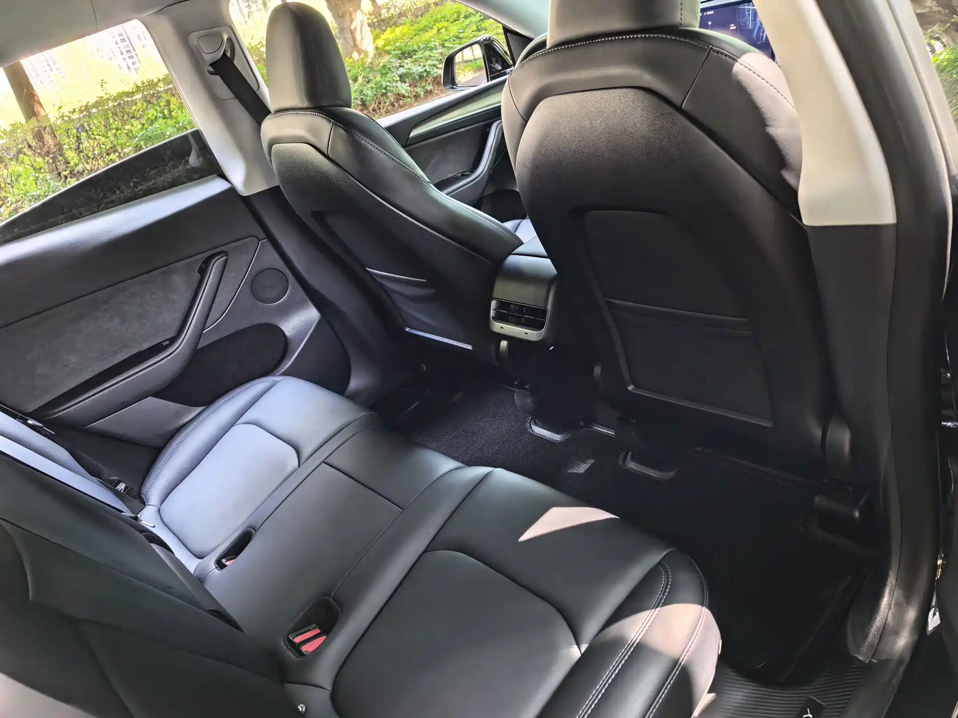 Photo 13 - Tesla Model Y