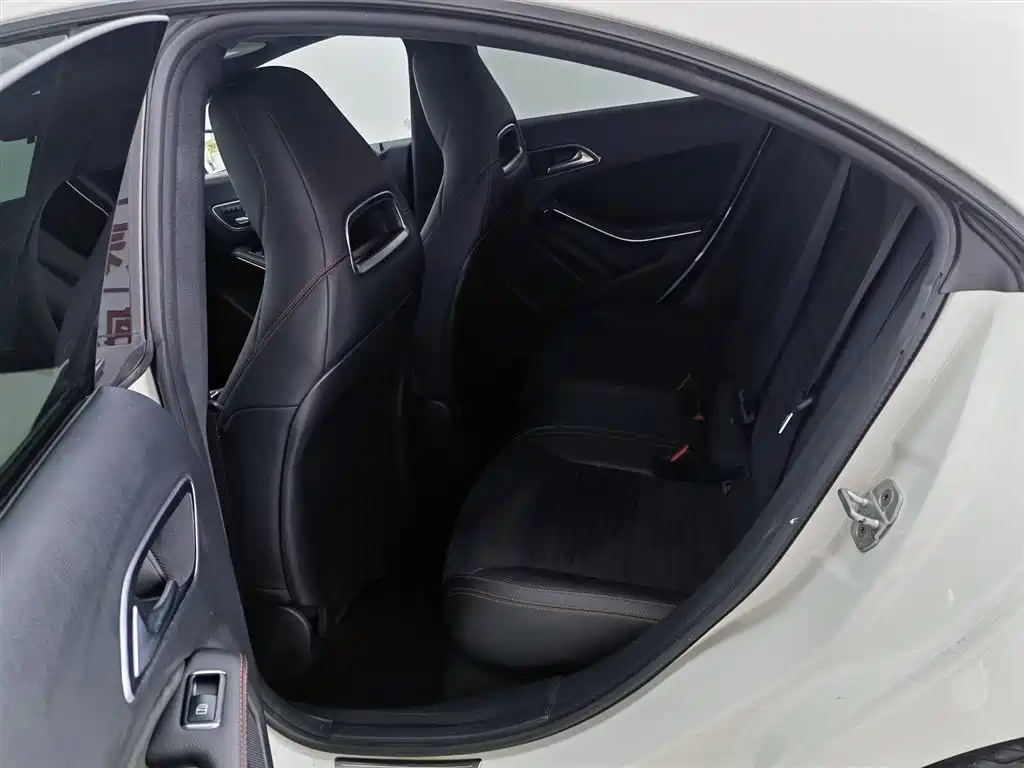 Mercedes-Benz CLA (Import) 2017 CLA 220 4MATIC фото 15