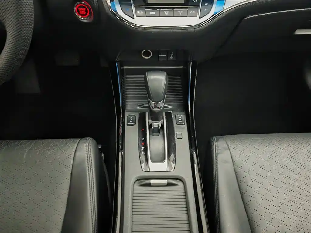 Honda Jade 2017 210TURBO CVT Luxury Edition 5-seater фото 13