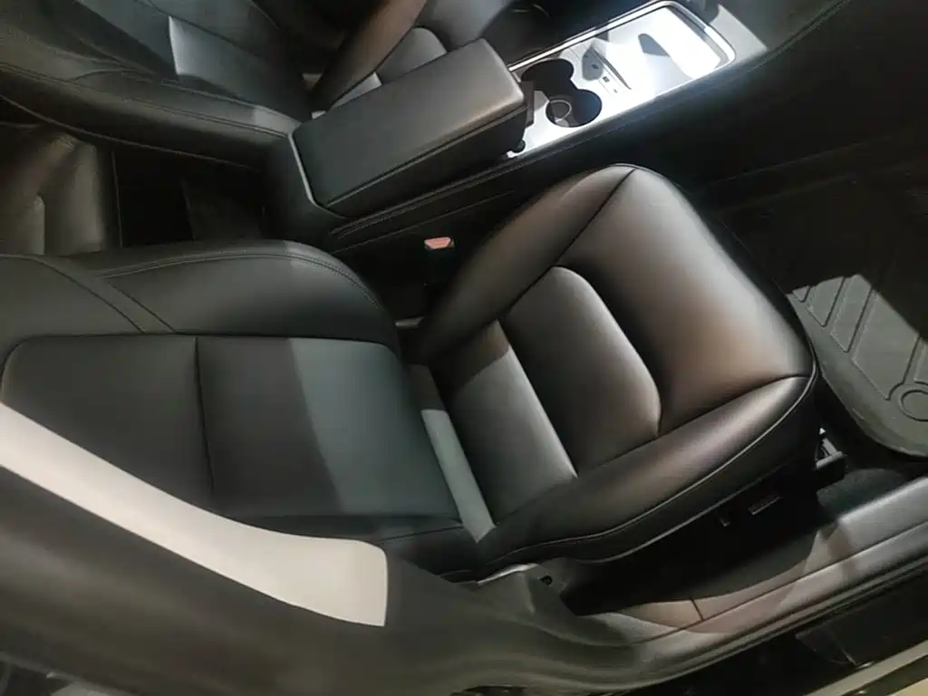 Фото 25 - Tesla Model 3