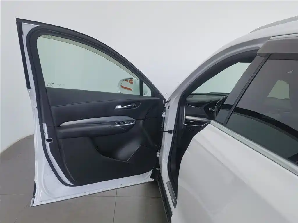 Cadillac XT4 2018 Model 28T 2WD Luxury фото 8