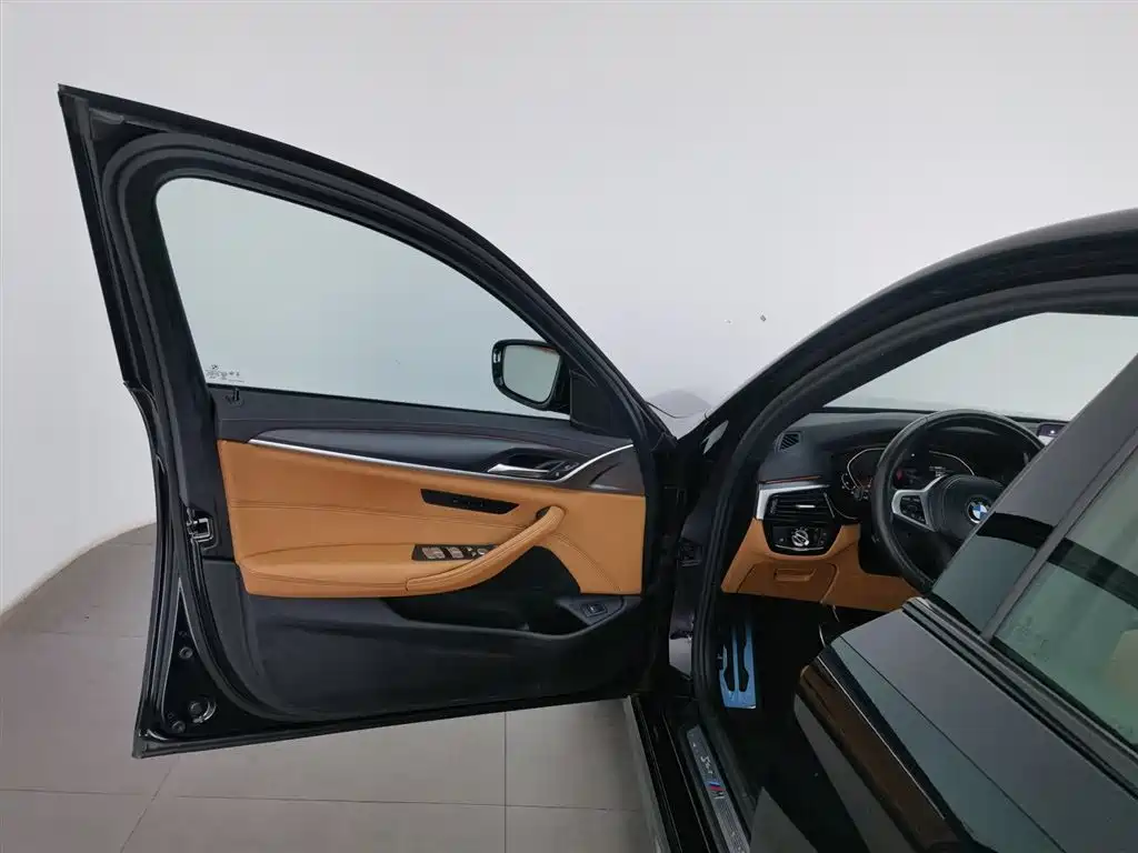 BMW 5 Series (Import) 2022 Model Second Facelift 525i M Sport Package фото 8