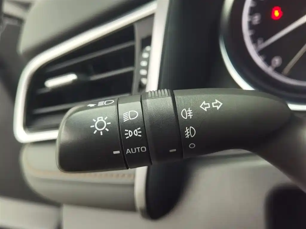 Toyota Camry 2021 2.0G Luxury Edition фото 21