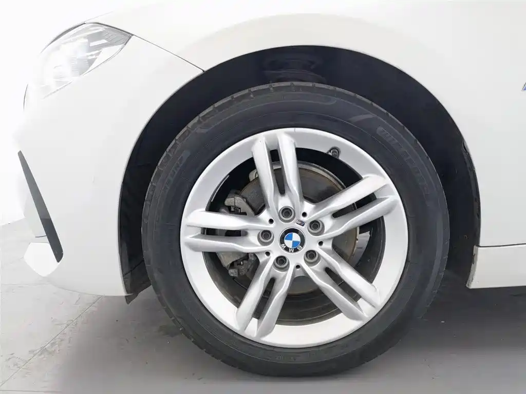 BMW 1 Series 2022 120i M Sport Shadow Edition фото 17