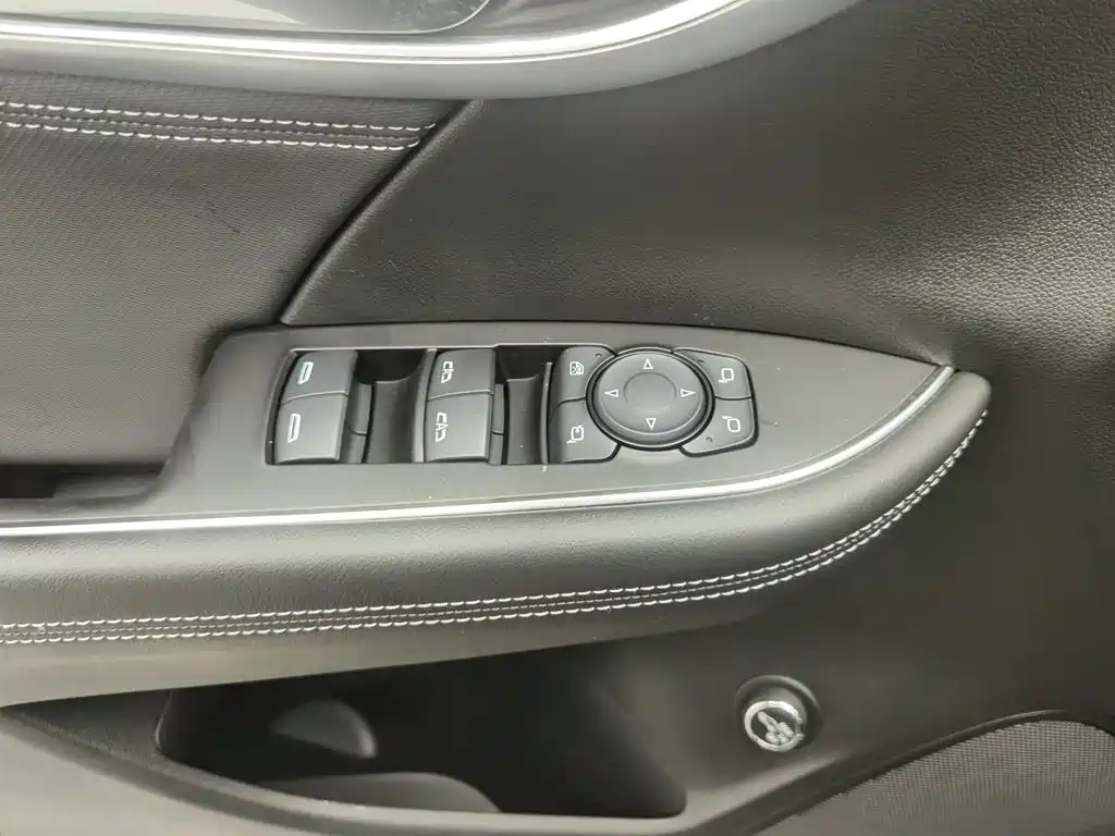 Photo 9 - Buick Envision S