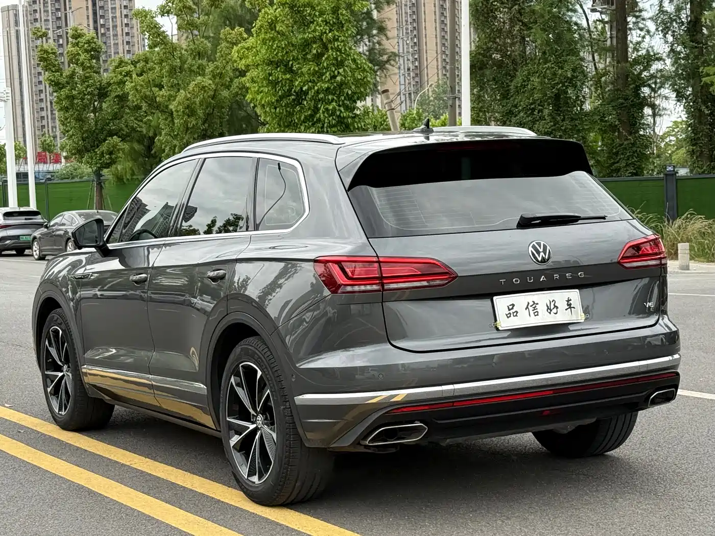 VOLKSWAGEN TOUAREG