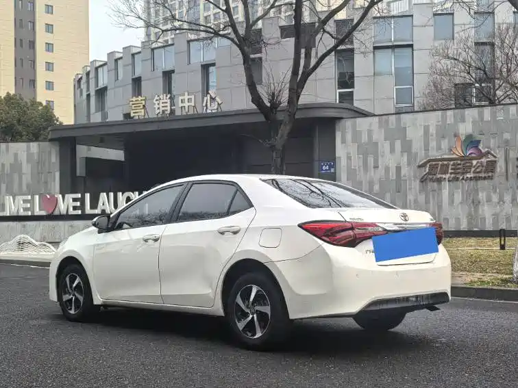 Toyota Levin 2017 Facelift 185T CVT Elite (China V) фото 4