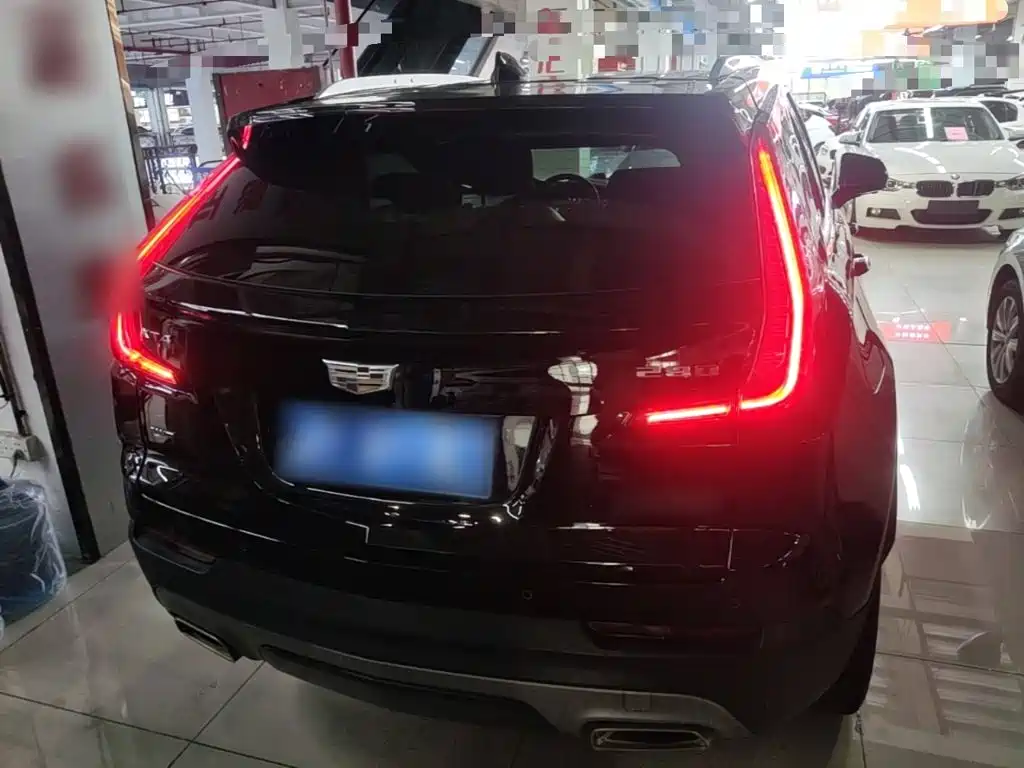 Photo 6 - Cadillac XT4