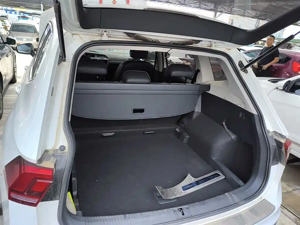 Volkswagen Tiguan L 2018 330TSI Automatic 2WD Trend Edition фото 15