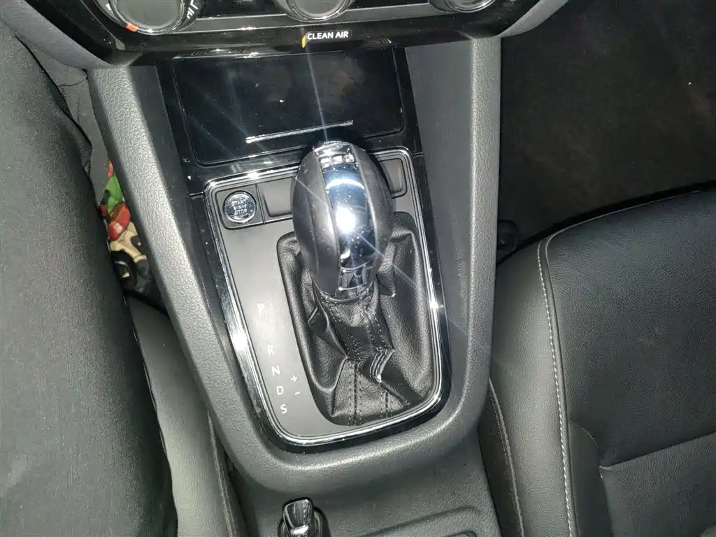 Volkswagen Sagitar 2018 280TSI DSG Spark Edition фото 11