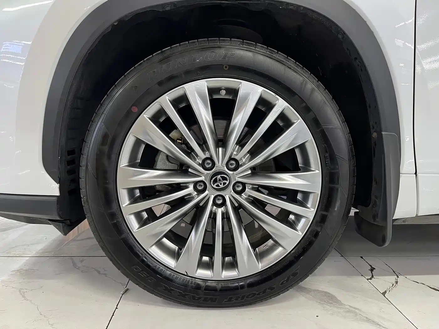TOYOTA HIGHLANDER