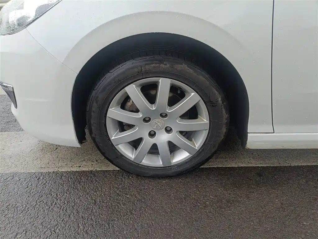 Peugeot 308 2014 Model Joy Edition Classic 1.6L Automatic Superior Style фото 23