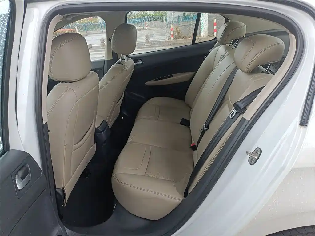 Peugeot 308 2014 Model Joy Edition Classic 1.6L Automatic Superior Style фото 17