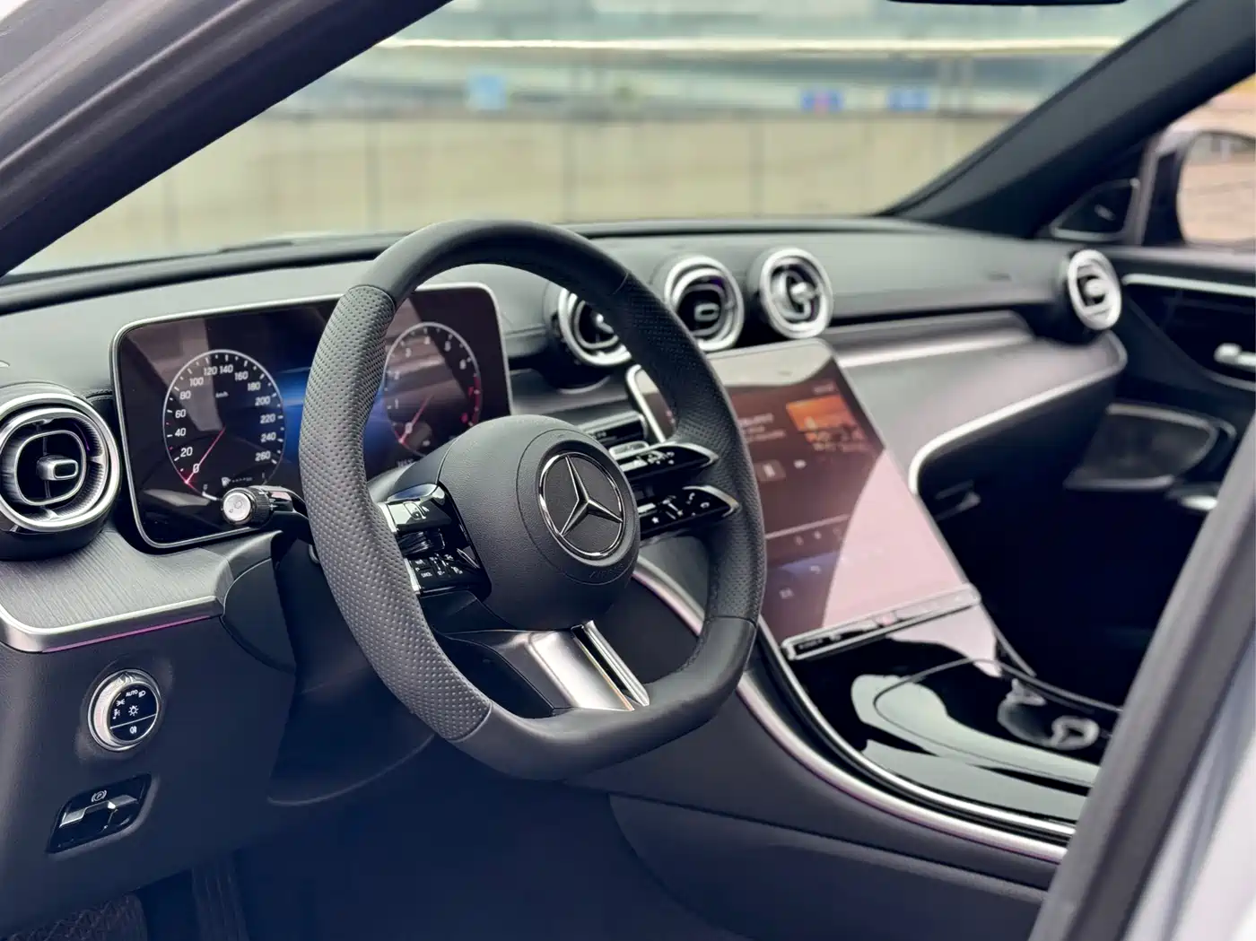 Mercedes-Benz C-Class 2023 C 260 L Night Edition Sport фото 6