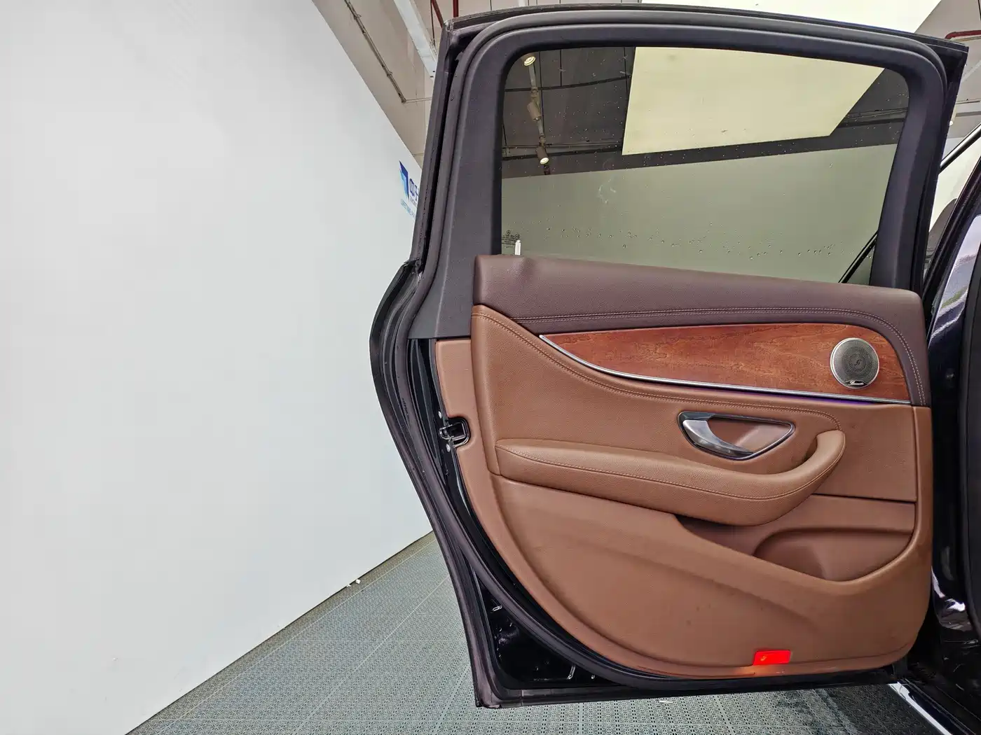Mercedes-Benz E-Class 2023 E 260 L фото 14