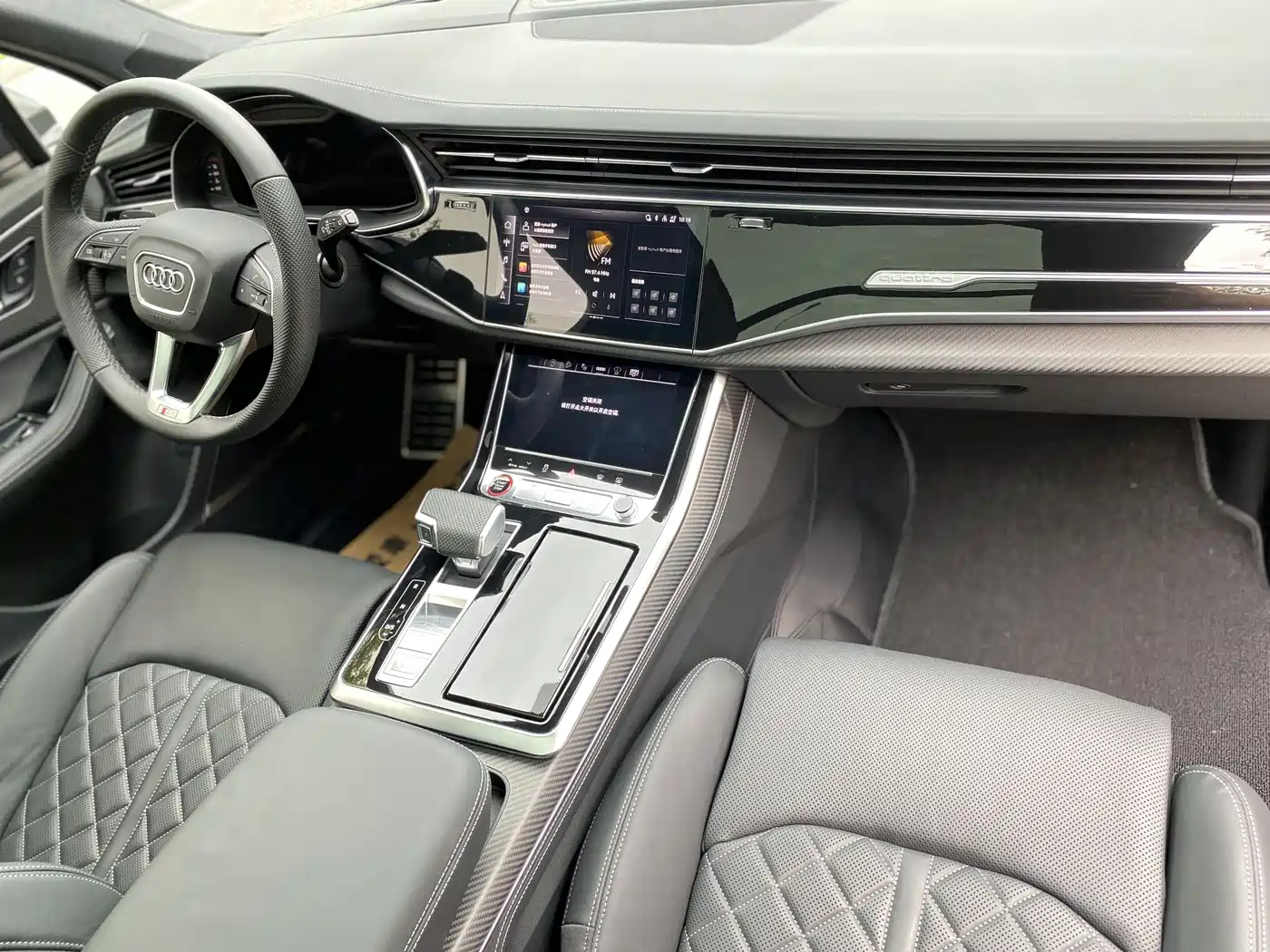 Audi SQ7 2024 4.0 TFSI фото 14