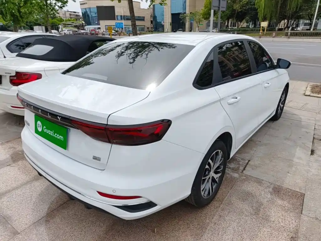 Фото 5 - Geely Emgrand