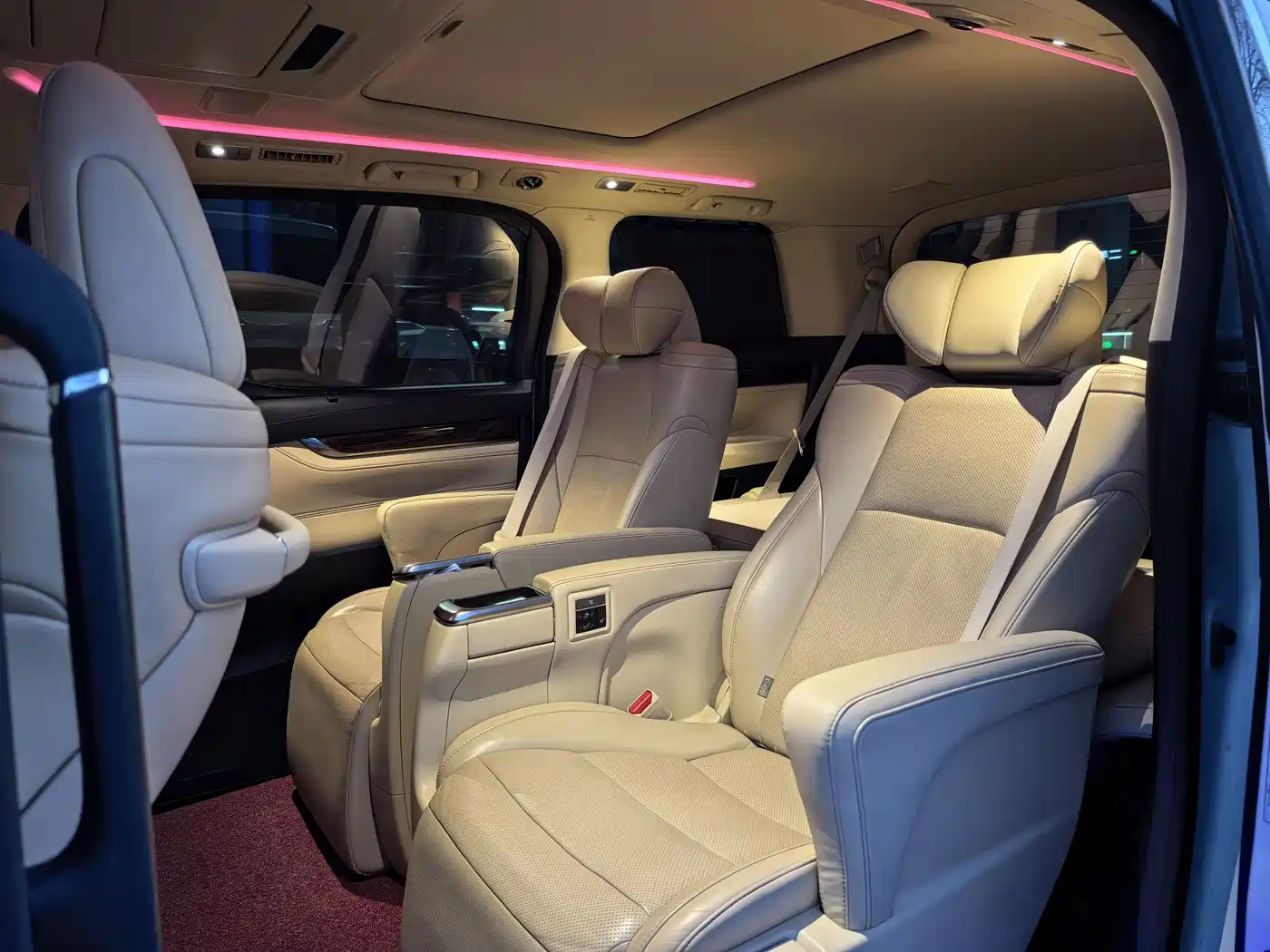 Toyota Alphard 2018 3.5L Luxury фото 6