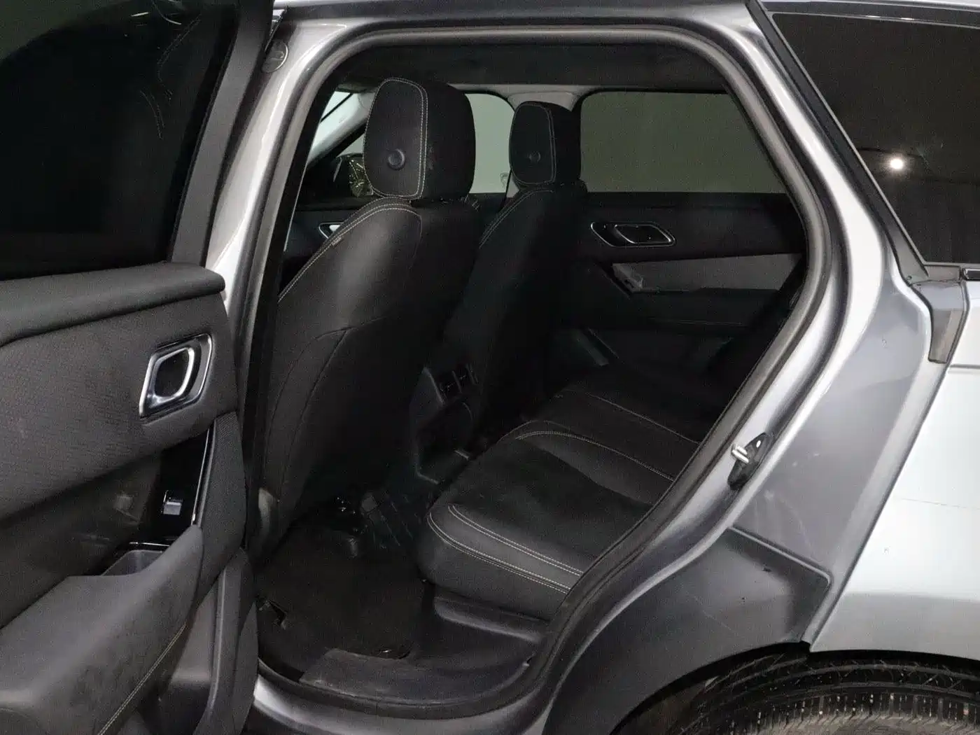 Photo 12 - Land Rover Range Rover Velar