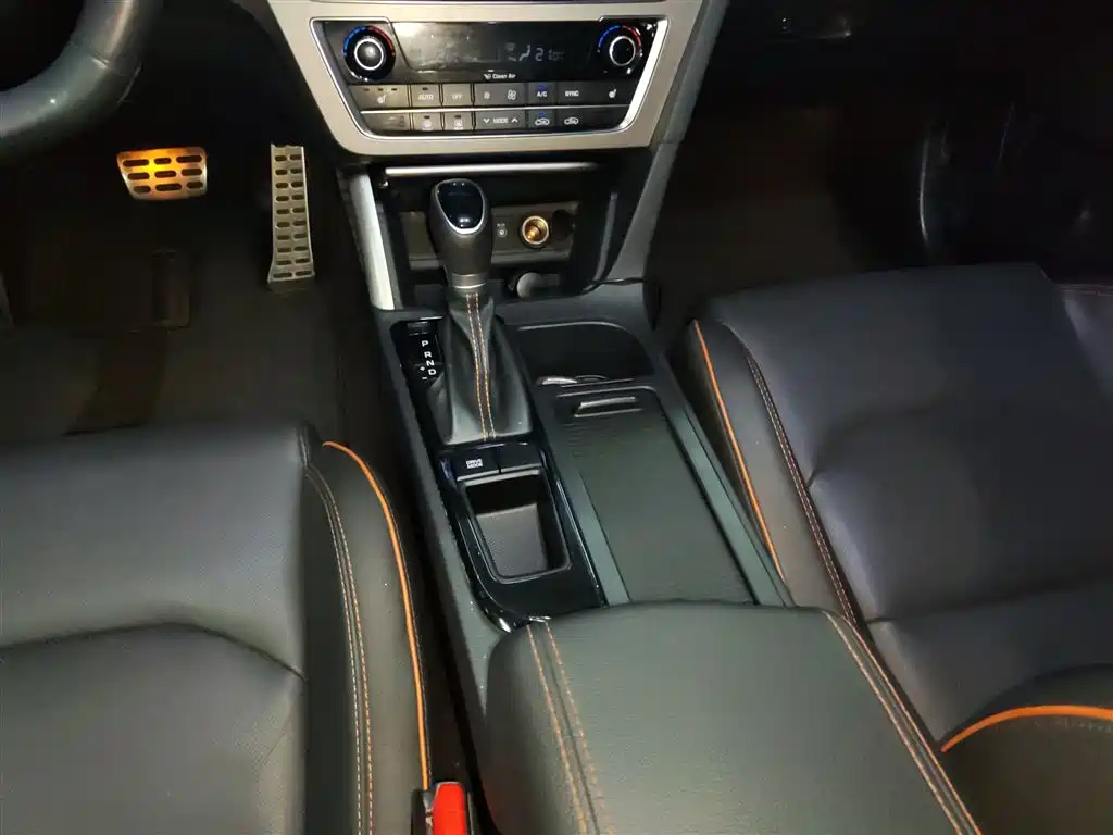 Hyundai Sonata 2015 1.6T GLS Smart фото 14