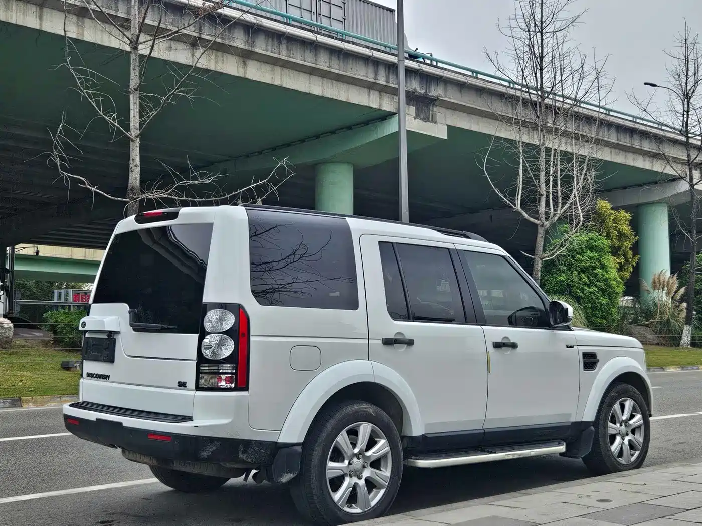 Land Rover Discovery 2016 3.0 SC V6 SE фото 16