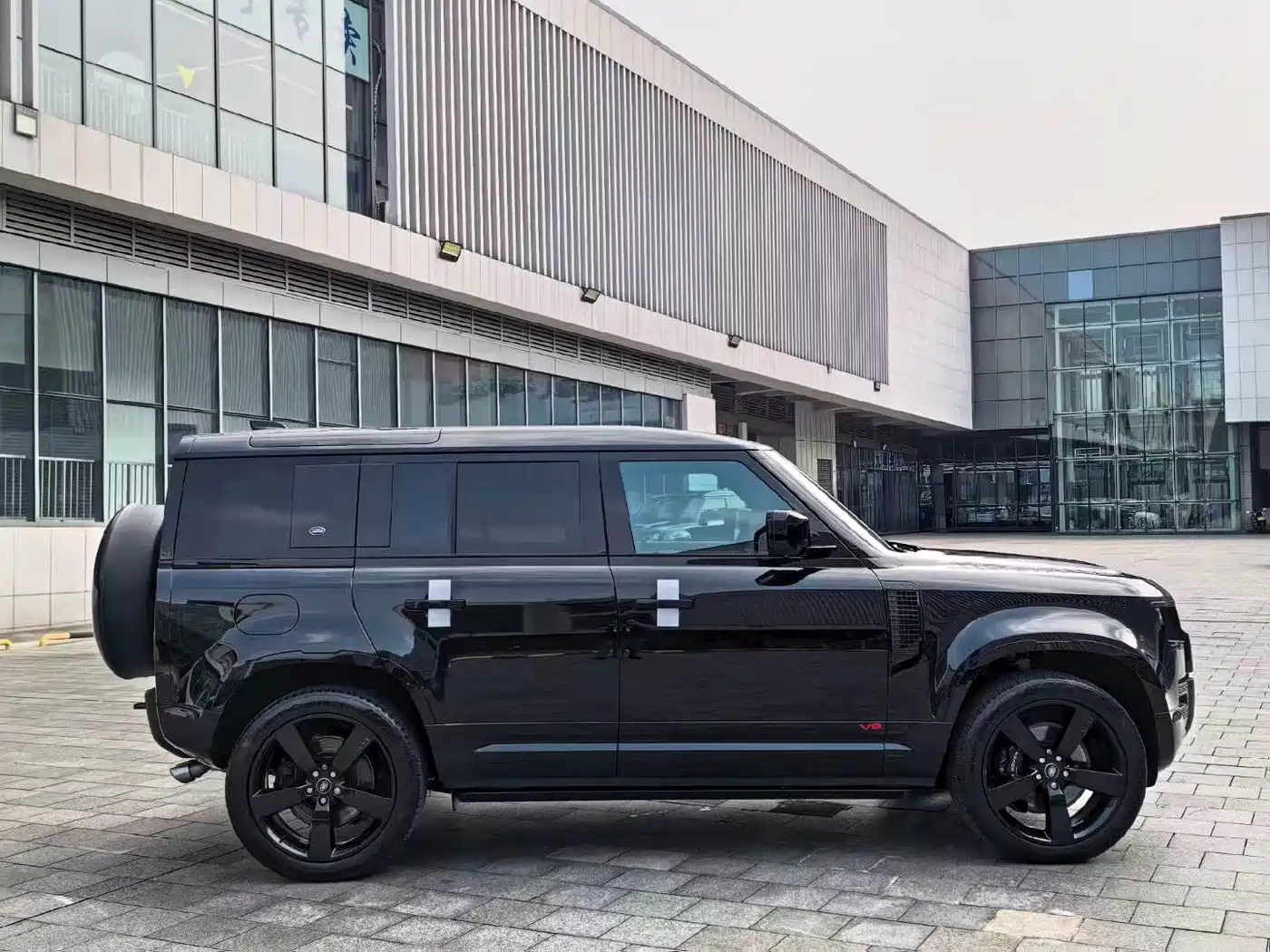 صورة 9 - Land Rover Defender