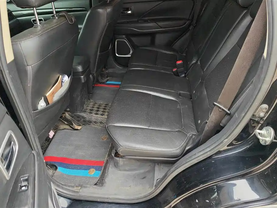MITSUBISHI OUTLANDER