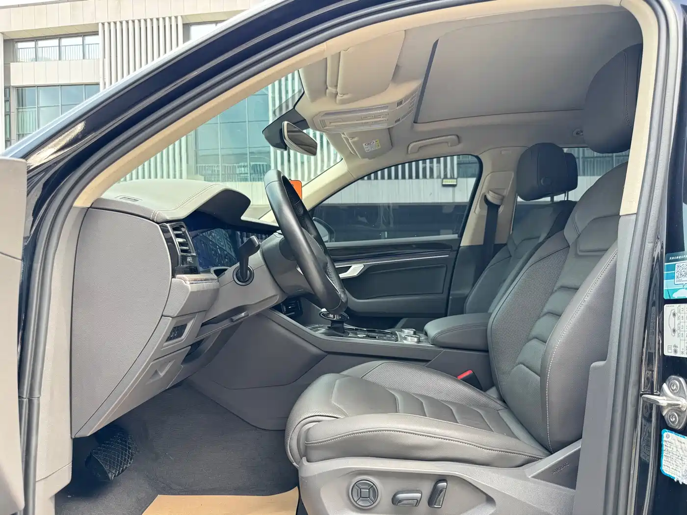Volkswagen Touareg 2021 2021 3.0TSI R-Line Classic Sport Package