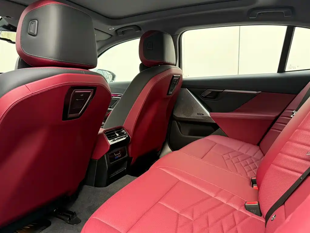 BMW i5 2024 eDrive 35L Premium Model M Sport Package фото 8