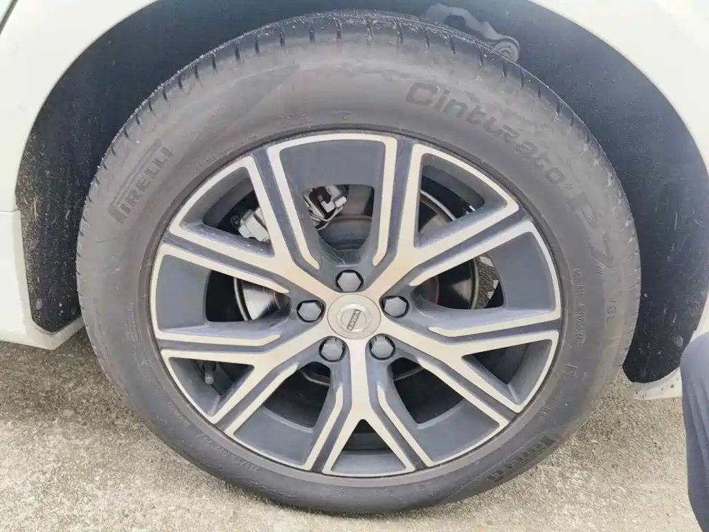 Фото 7 - Volvo S60