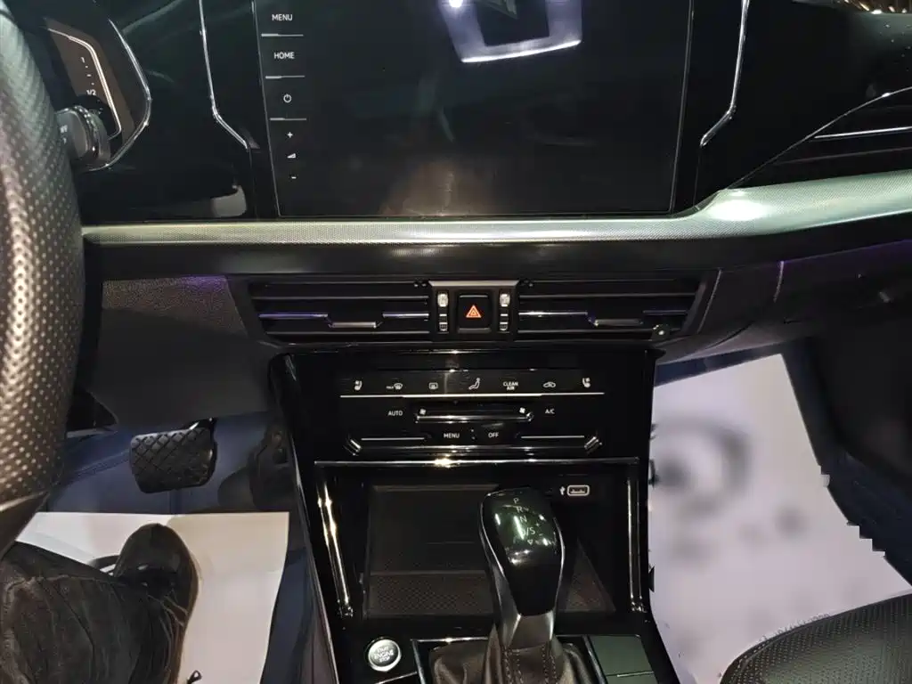 Volkswagen Passat 2022 330TSI Starlight Luxury Edition фото 6