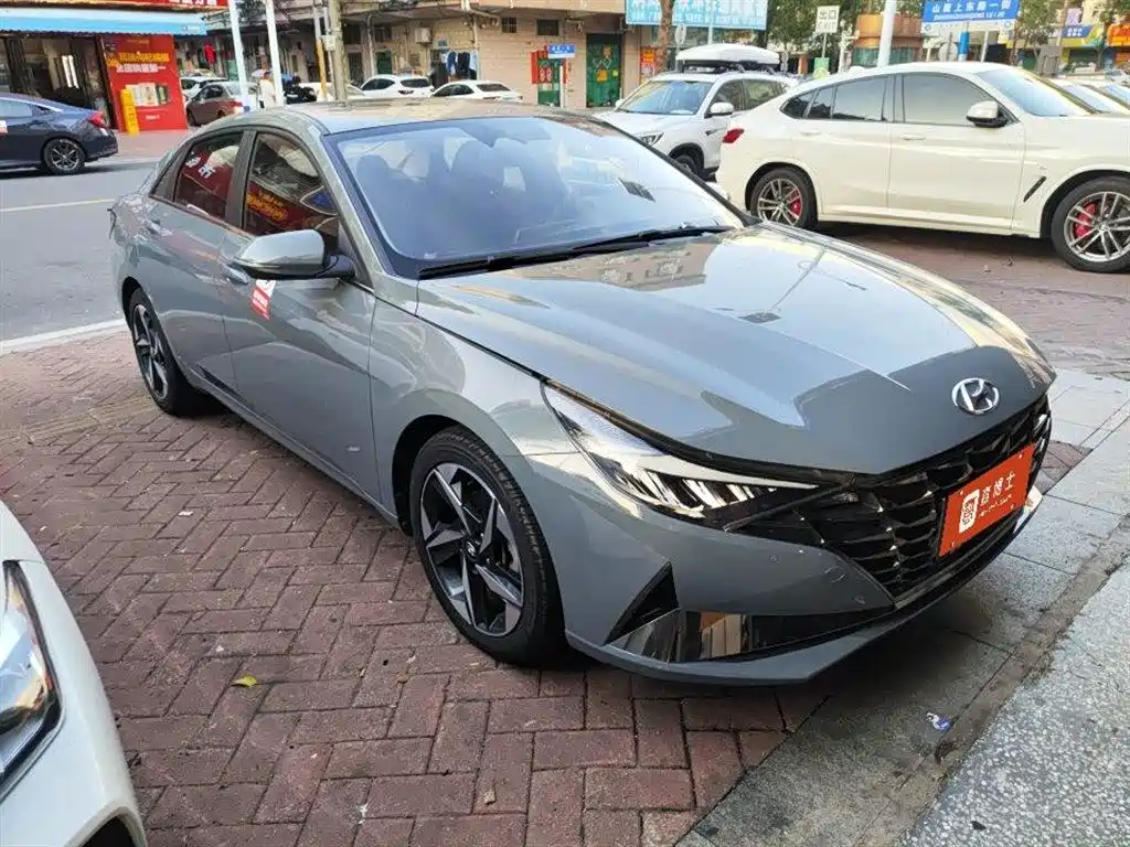 Hyundai Elantra 2022 1.5L CVT LUX Premium Edition