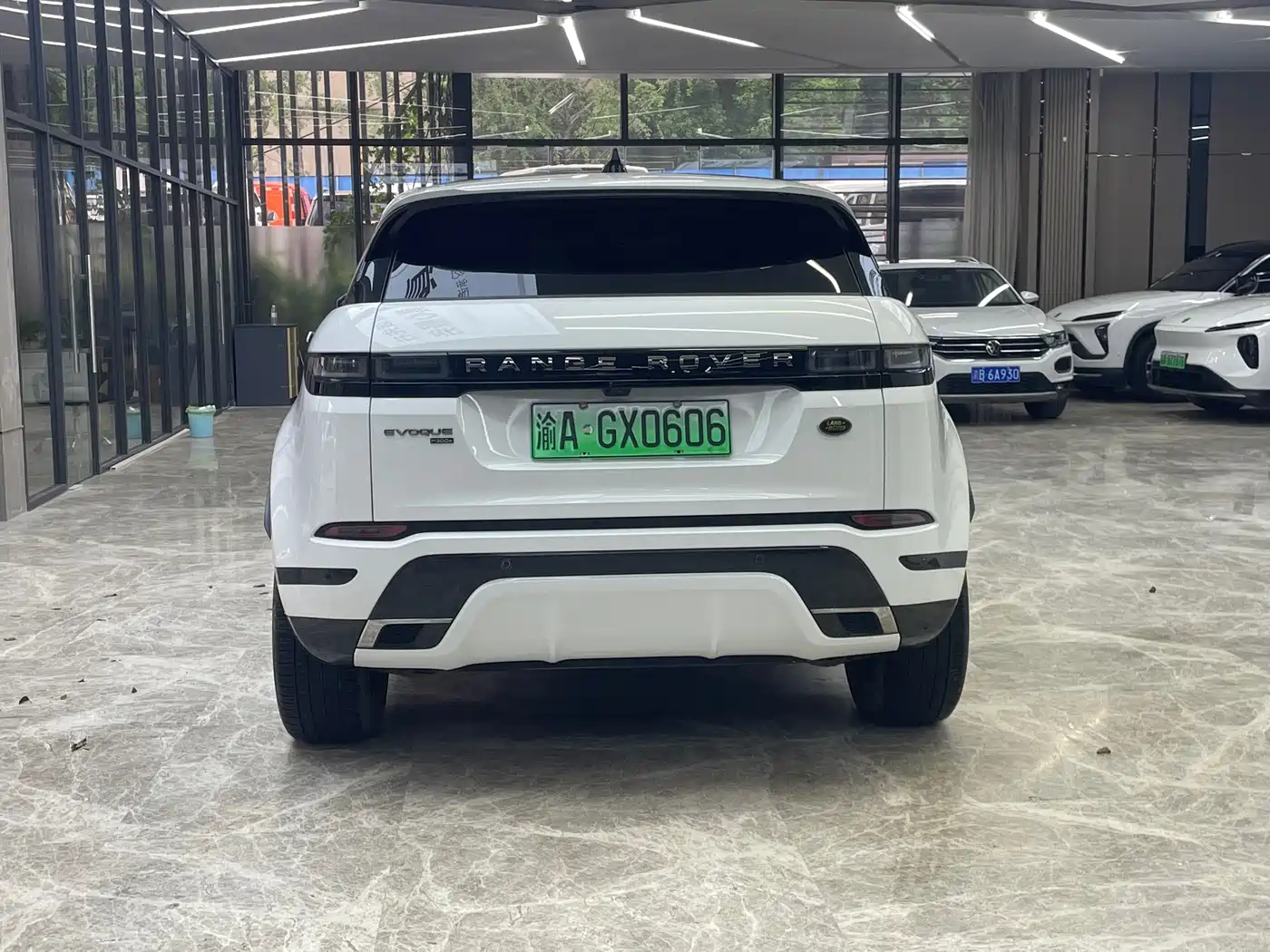 Land Rover Range Rover Evoque New Energy 2023 Range Rover Evoque L P300e Plug-in Hybrid Edition фото 6