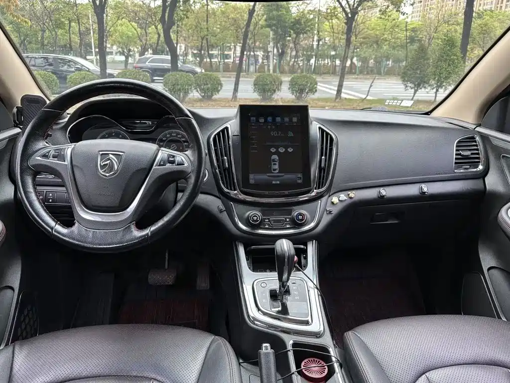 Baojun 560 2017 2016 1.8L Manual Luxury