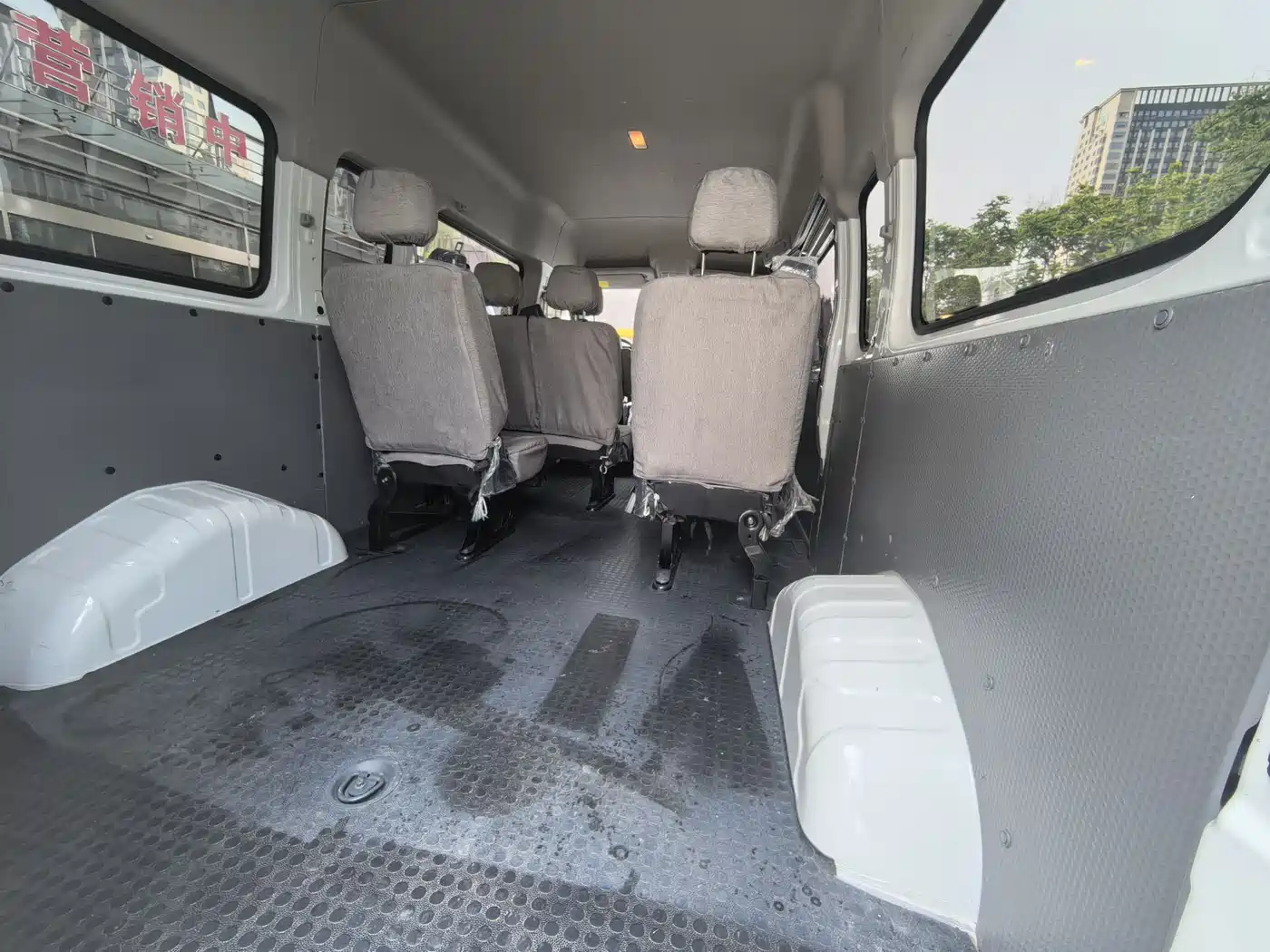 SAIC Maxus Xintu V80 2025 PRO Aoyun 2.0T Manual Long Wheelbase High Roof 6/7/8/9-Seater фото 6