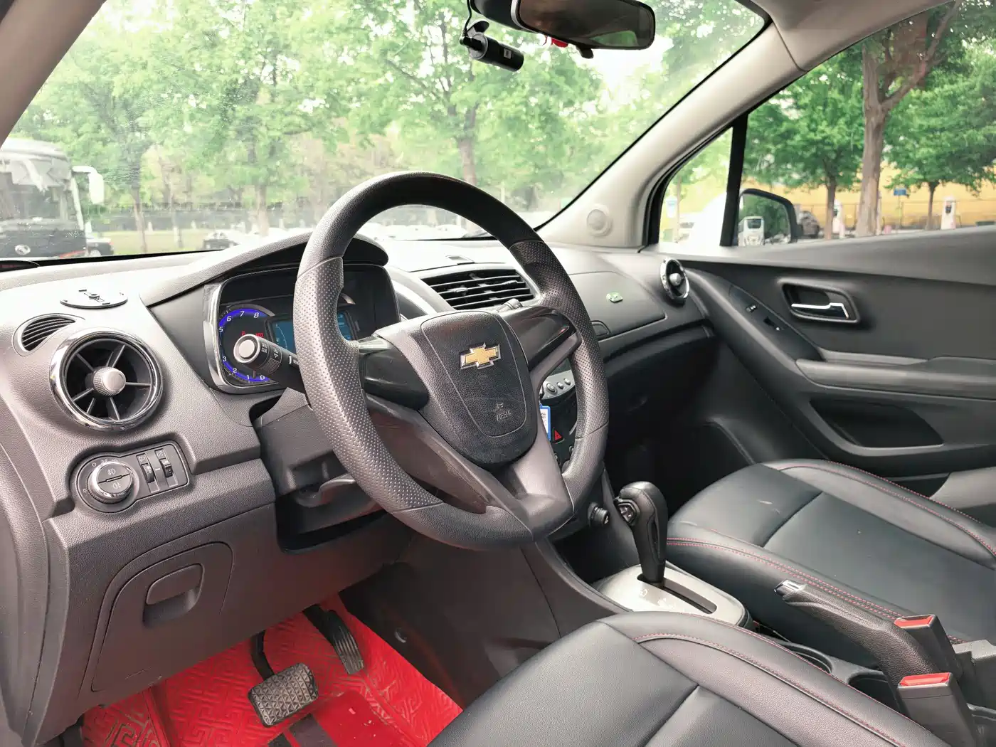 Chevrolet Trax 2016 1.4T Automatic 2WD Comfort Sunroof Edition фото 6