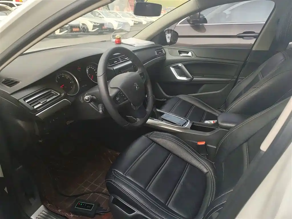 Peugeot 408 2016 1.6T Automatic Luxury Edition фото 15