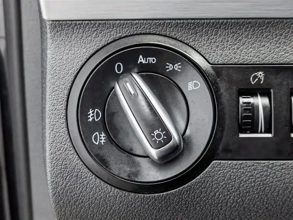 Volkswagen Touran 2015 1.4T Manual Trend Edition 5-seater фото 21