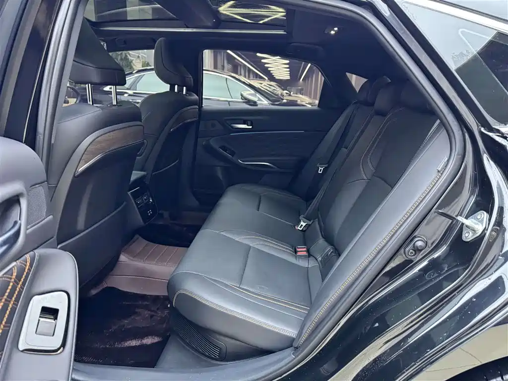 Toyota Avalon 2024 Model Hybrid 2.5L XLE Prestige Edition фото 11
