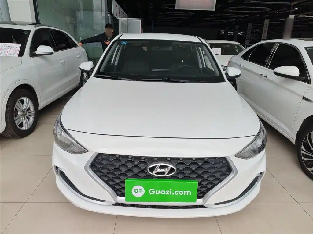 Hyundai Elantra 2020 1.6L Auto GL Pleasing Edition фото 3