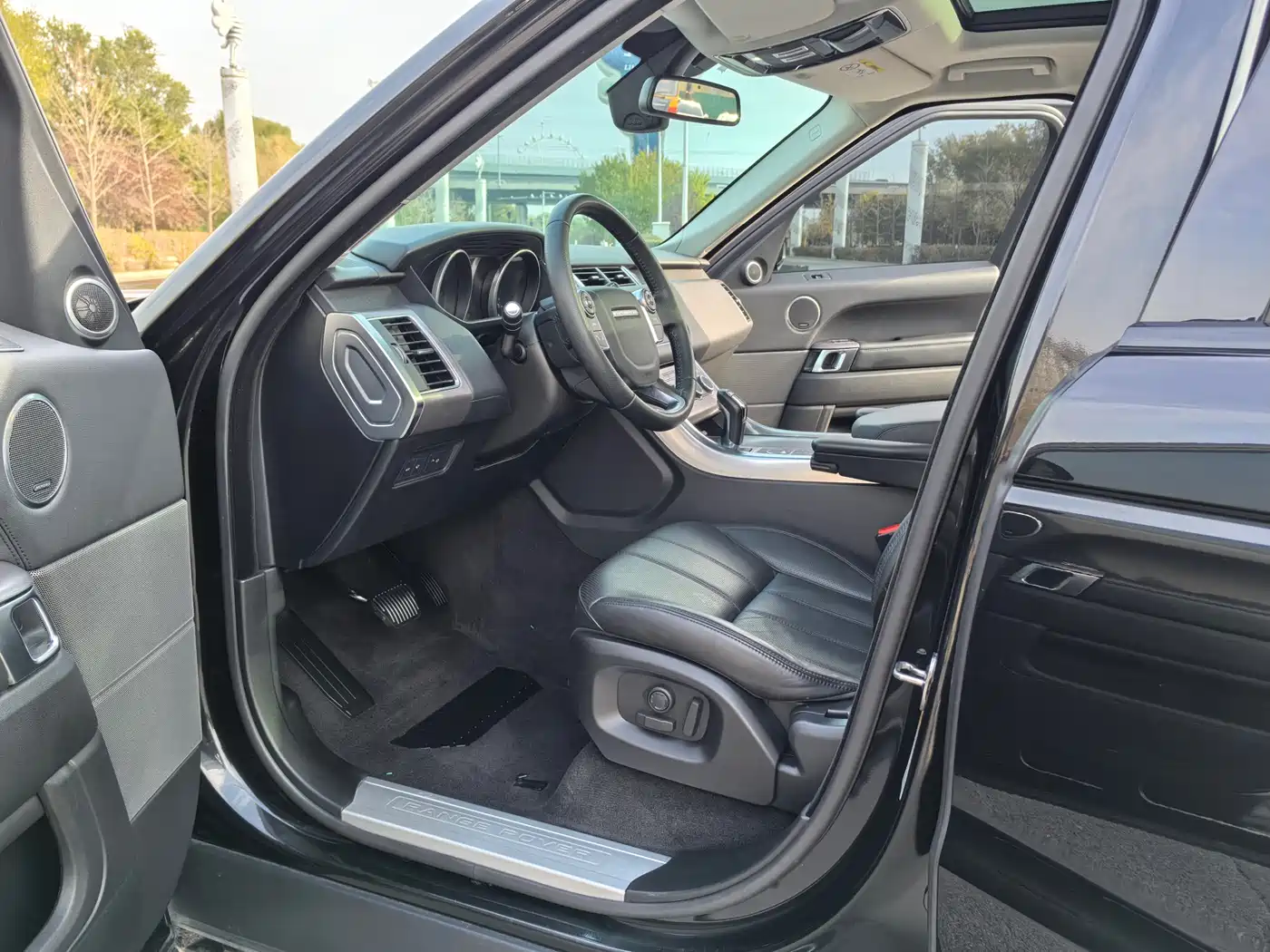 Land Rover Range Rover Sport 2015 3.0 SC V6 HSE фото 4