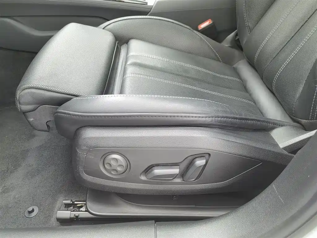 Audi A4L 2020 40 TFSI Luxury Dynamic фото 20