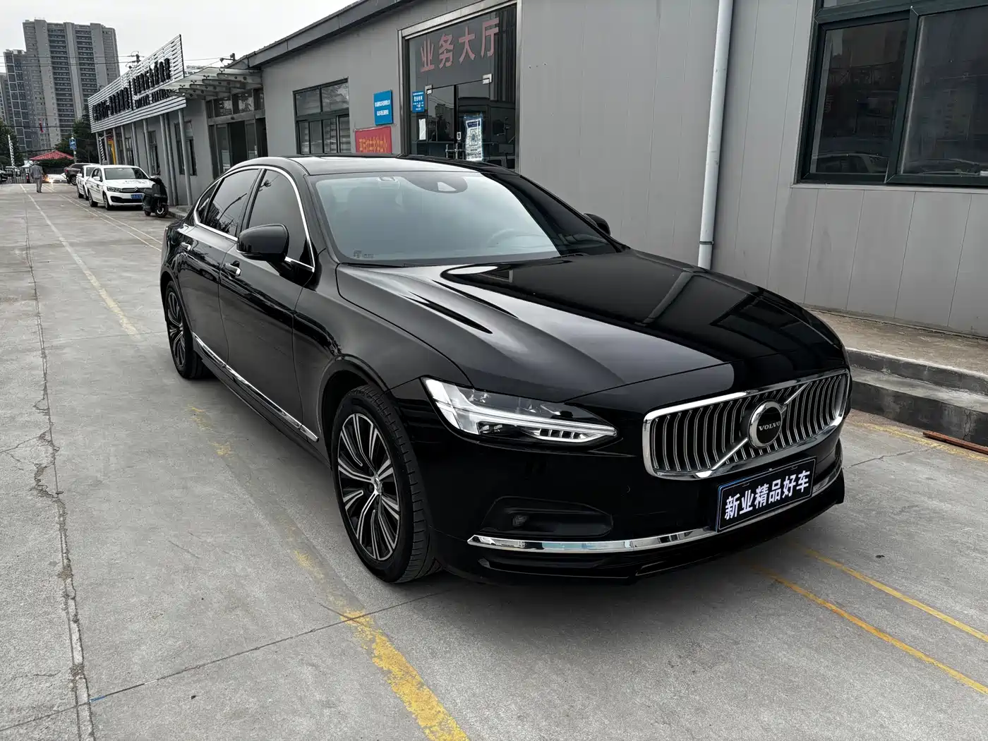 Volvo S90 2021 Model B5 Inscription Luxury Edition фото 3