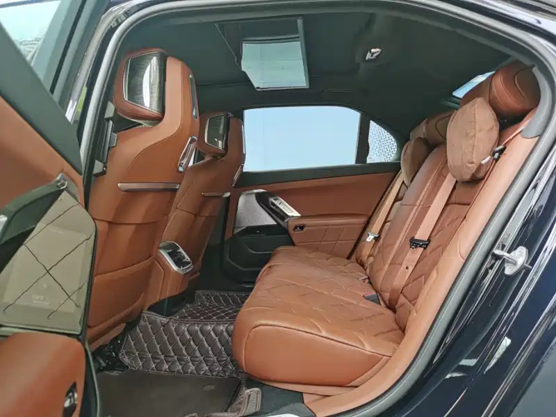 BMW 7-SERIES