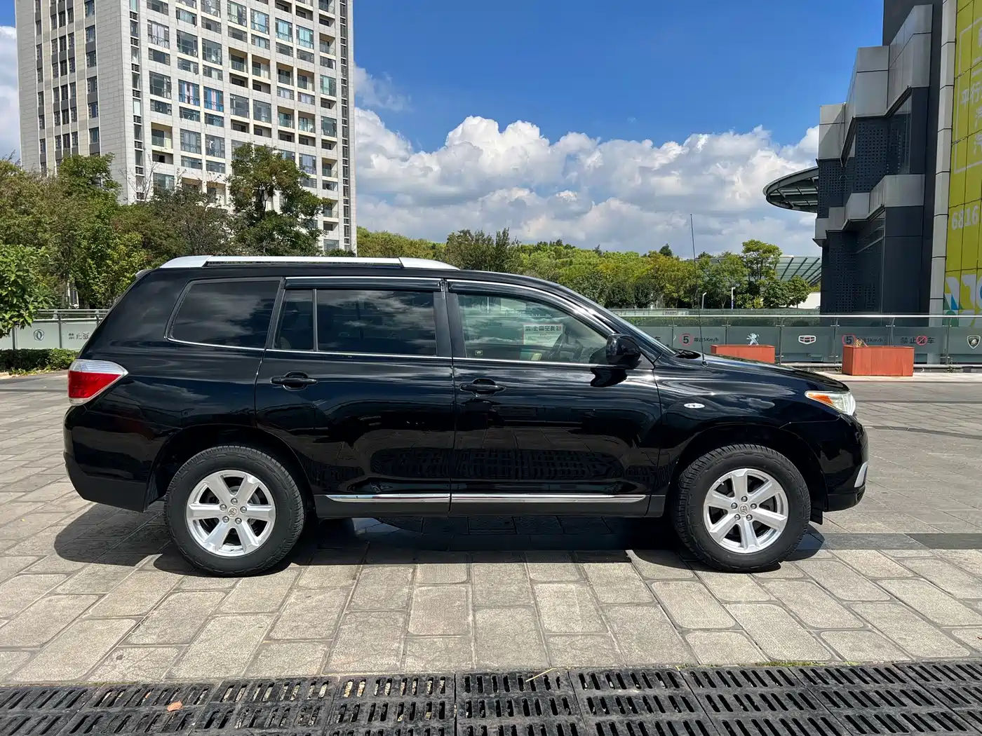 Photo 9 - Toyota Highlander