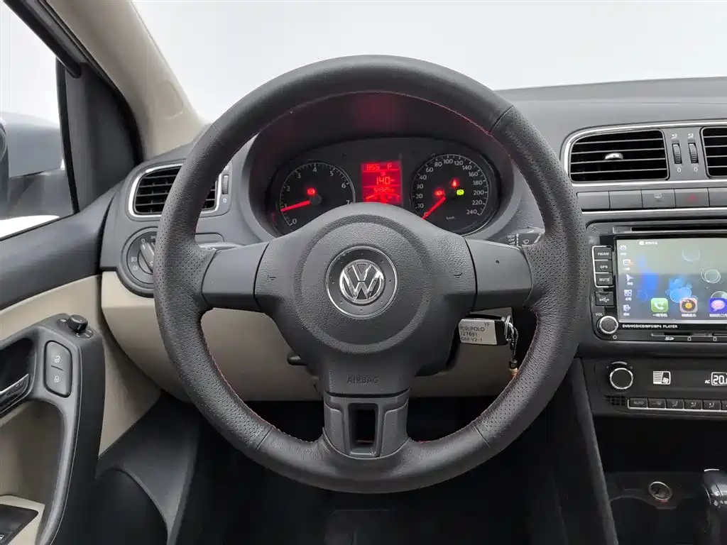 Volkswagen Polo 2013 1.6L Automatic Comfort Edition фото 11