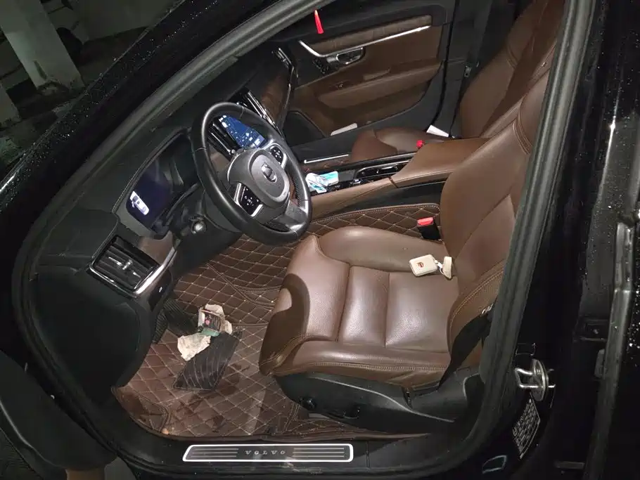Photo 9 - Volvo S90